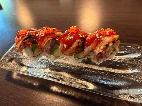 图片_202505101332101 Surf & Turf Maki (8st)